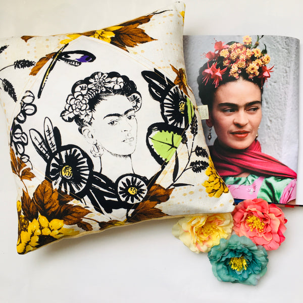 Almofadas Frida Kahlo "Retrato" branco
