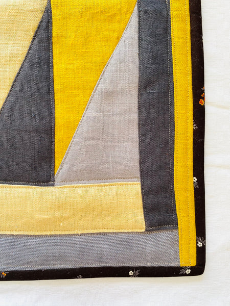 conjunto de individuais em Linho castanho e amarelo