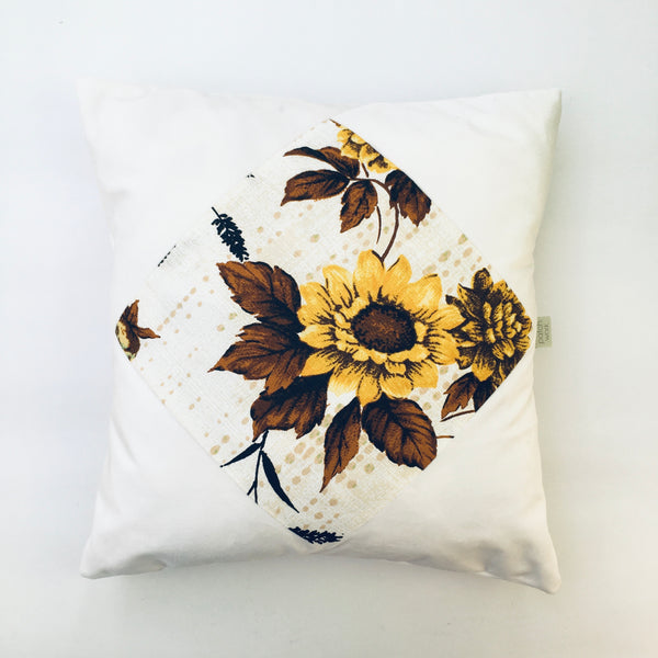 Almofadas de veludo e tecido florido - Branco com flores Amarelas & Azuis