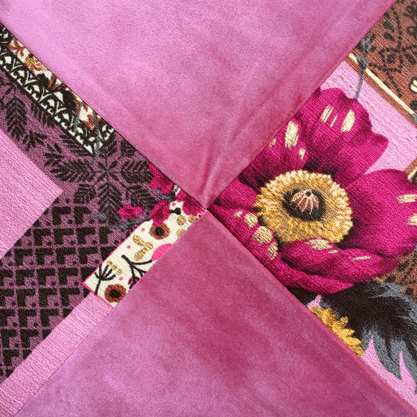 Almofada de veludo e tecido florido - Rosa